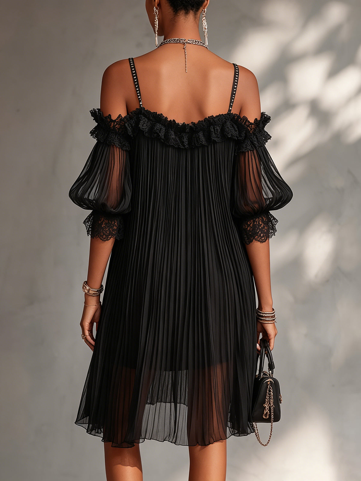 Greta - Vestito mini nero in chiffon con spalle scoperte e bordo in pizzo