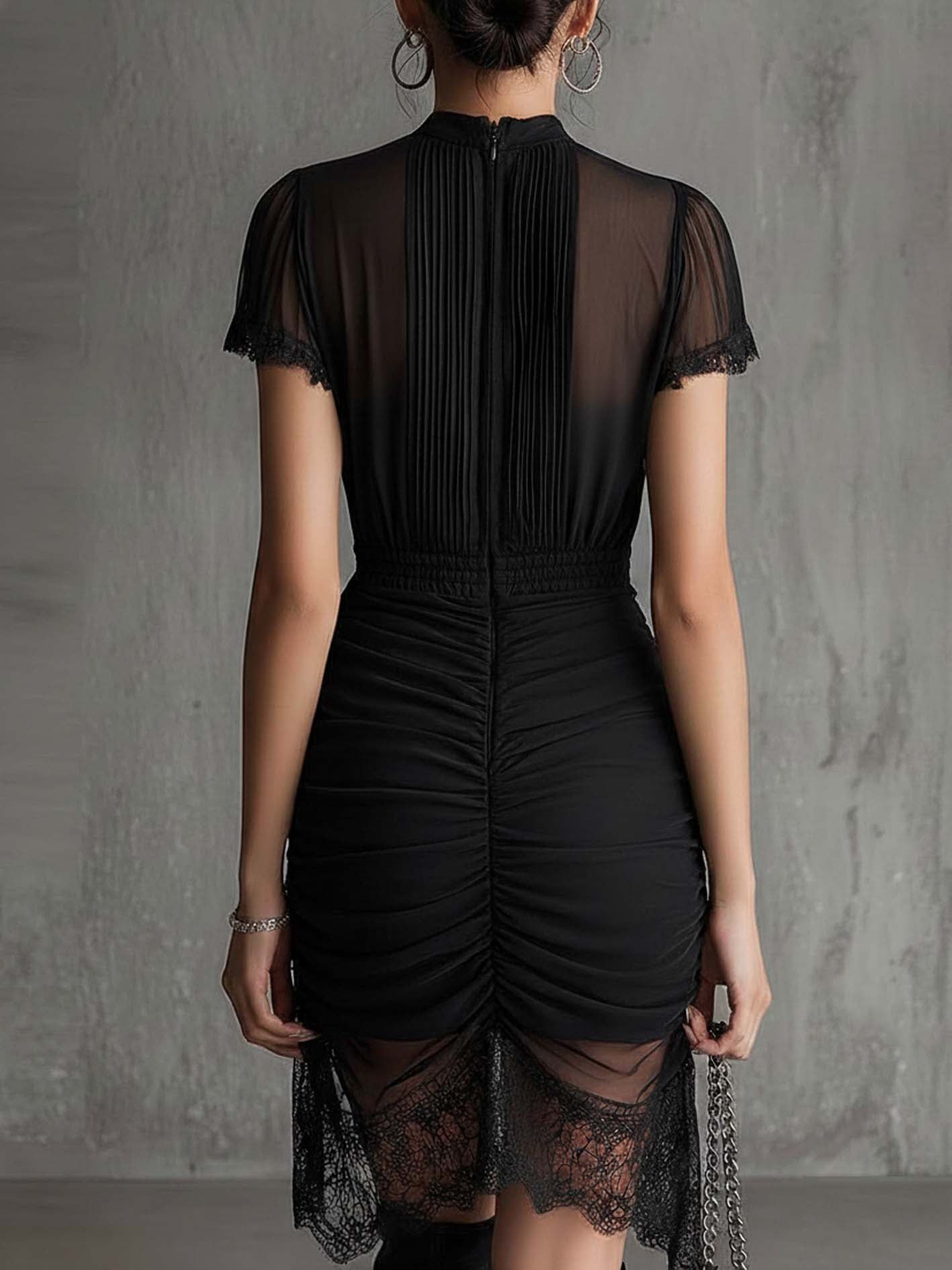 Lucia - Abito corto nero in chiffon plissettato in vita con bordo in pizzo