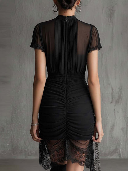 Lucia - Abito corto nero in chiffon plissettato in vita con bordo in pizzo
