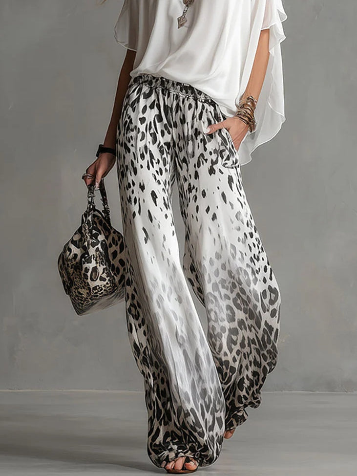 Mirabella - Set maglietta bianca fluida e pantaloni in chiffon con stampa leopardata
