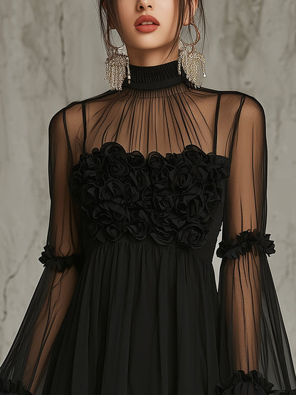 Vestito mini in chiffon nero trasparente con applicazioni floreali, collo alto e plissé