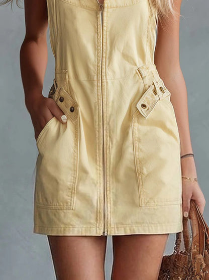 Camilla Mini - Mini abito in denim dal fascino rétro con scollo quadrato, zip frontale e spalline larghe