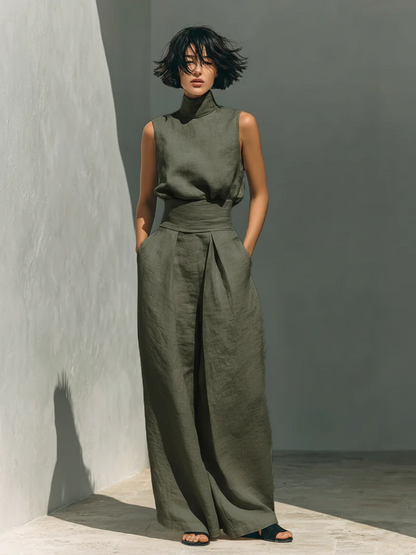 LUCIA | Completo da donna in misto cotone e lino dallo stile minimalista, composto da camicetta senza maniche e pantaloni a gamba larga.